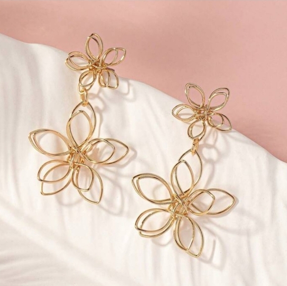 ✨️🔹️House of Harlow 🔹️1960 Golden Tone Wired Floral Earrings - Picture 2 of 3